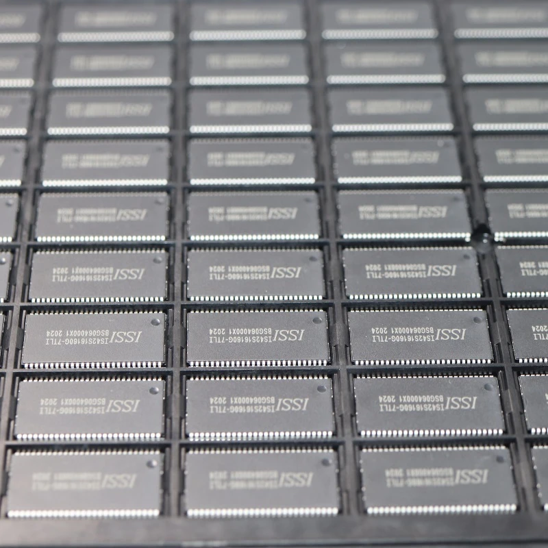 IS42S16160G-7TLI1